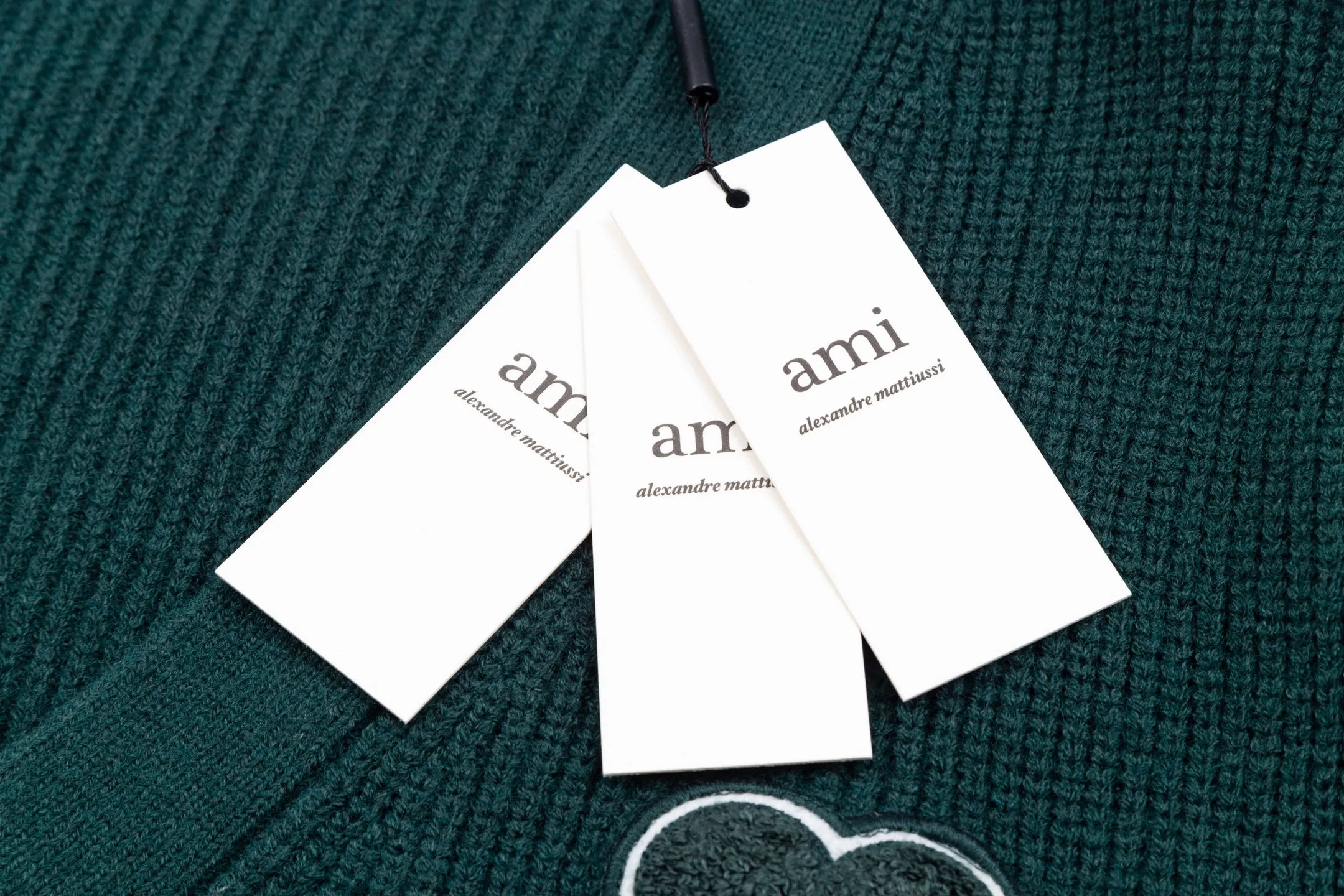 AMI PARIS（アミ パリス） オーバーサイズ ウール カーディガン 男女兼用ロゴニット