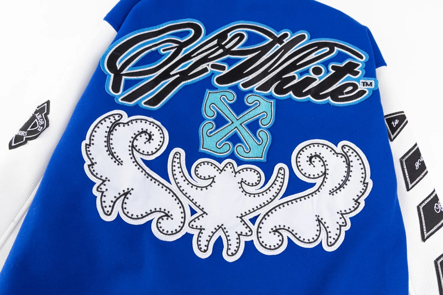 【OFF-WHITE 公式旗艦店】2025SSジャケット、ご好評に付き再入荷！