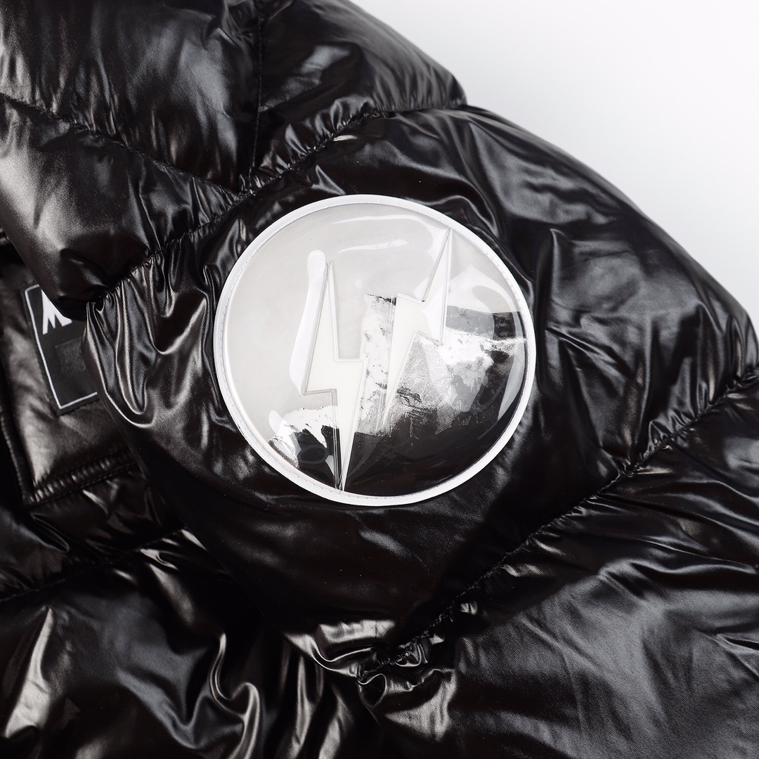 【MONCLER】（モンクレール） ダウンジャケット