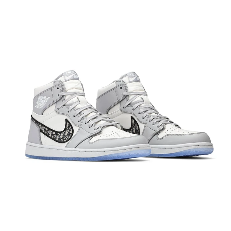 稀少なレアスニーカー！Nike x Dior Air Jordan 1 High Sneakers OG ディオール ナイキ エアジョーダン1 コラボレーションモデル ハイカット スニーカー 人気 靴 稀少
