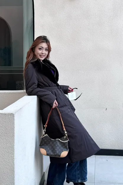 Пальто из натурального меха соболя, шоколадного цвета с поясом-V11