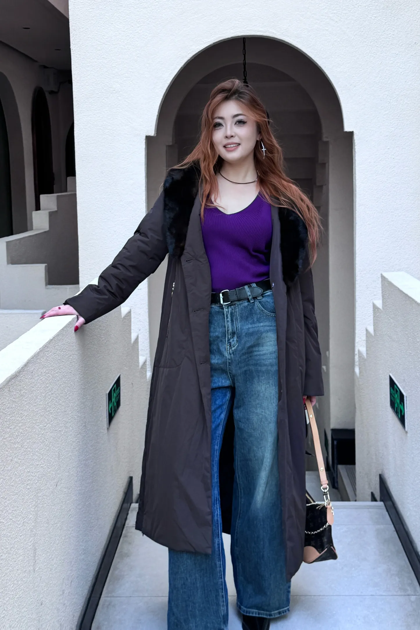 Пальто из натурального меха соболя, шоколадного цвета с поясом-V11