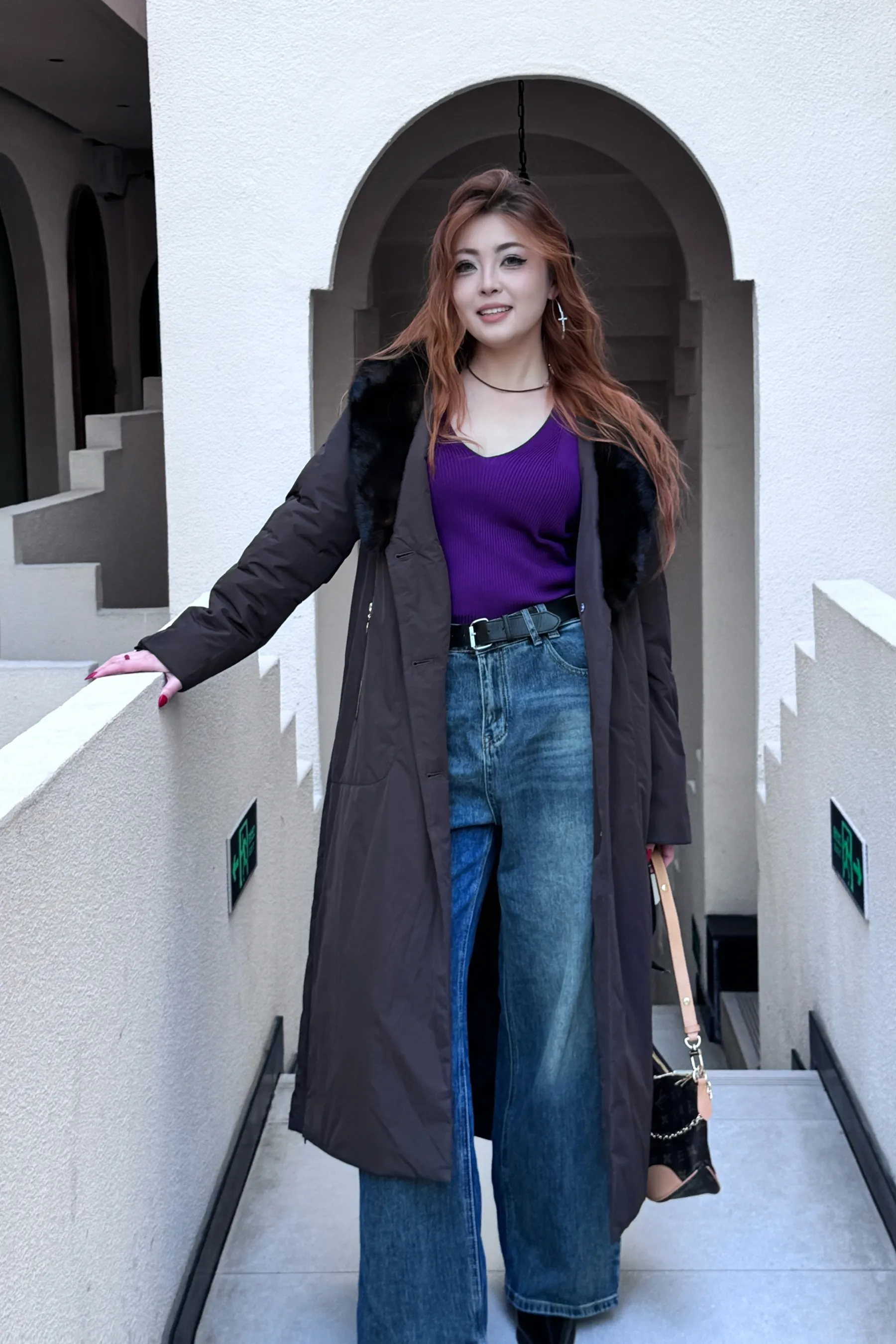 Пальто из натурального меха соболя, шоколадного цвета с поясом-V11