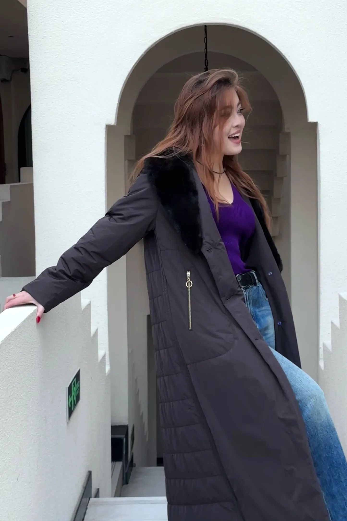 Пальто из натурального меха соболя, шоколадного цвета с поясом-V11