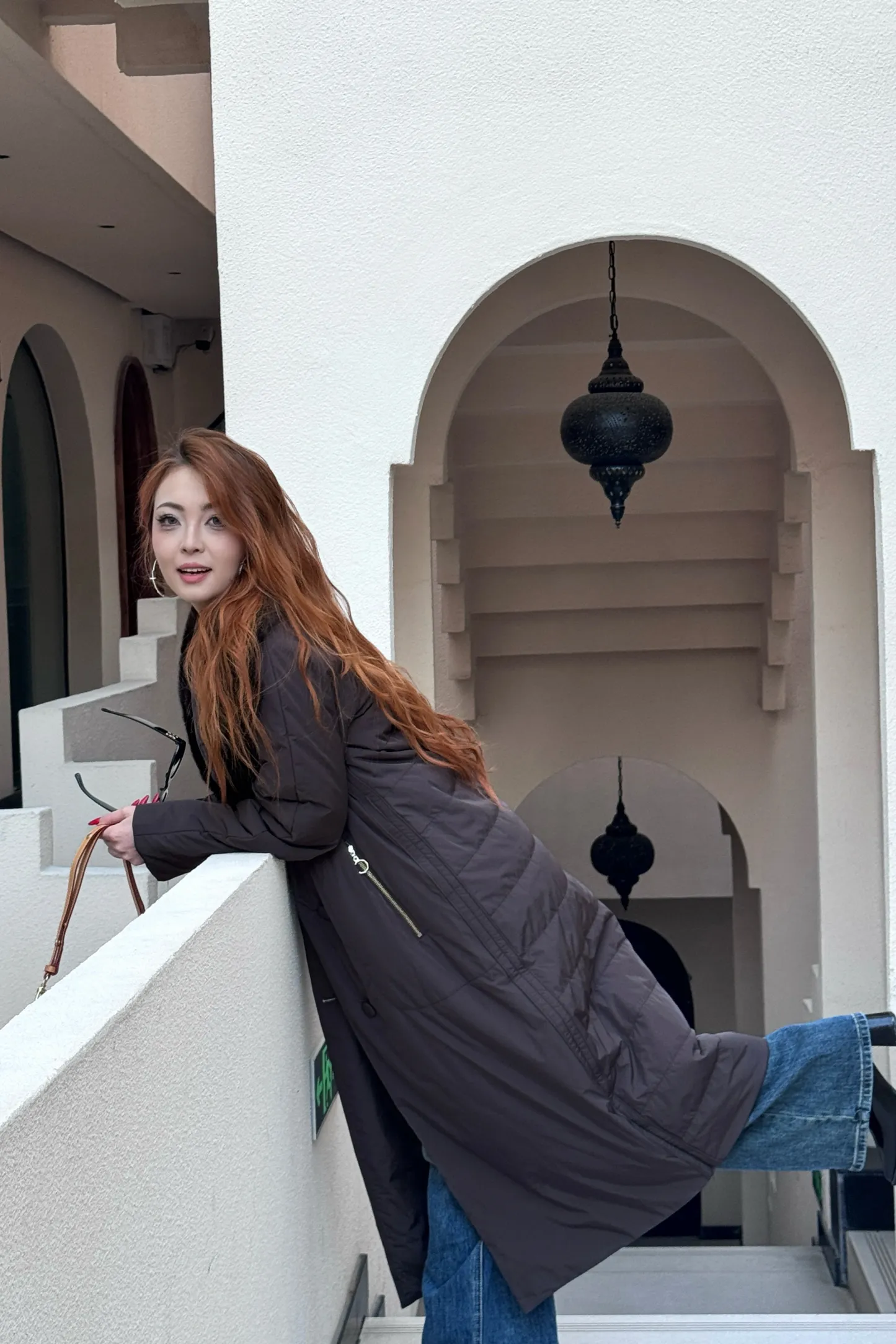 Пальто из натурального меха соболя, шоколадного цвета с поясом-V11