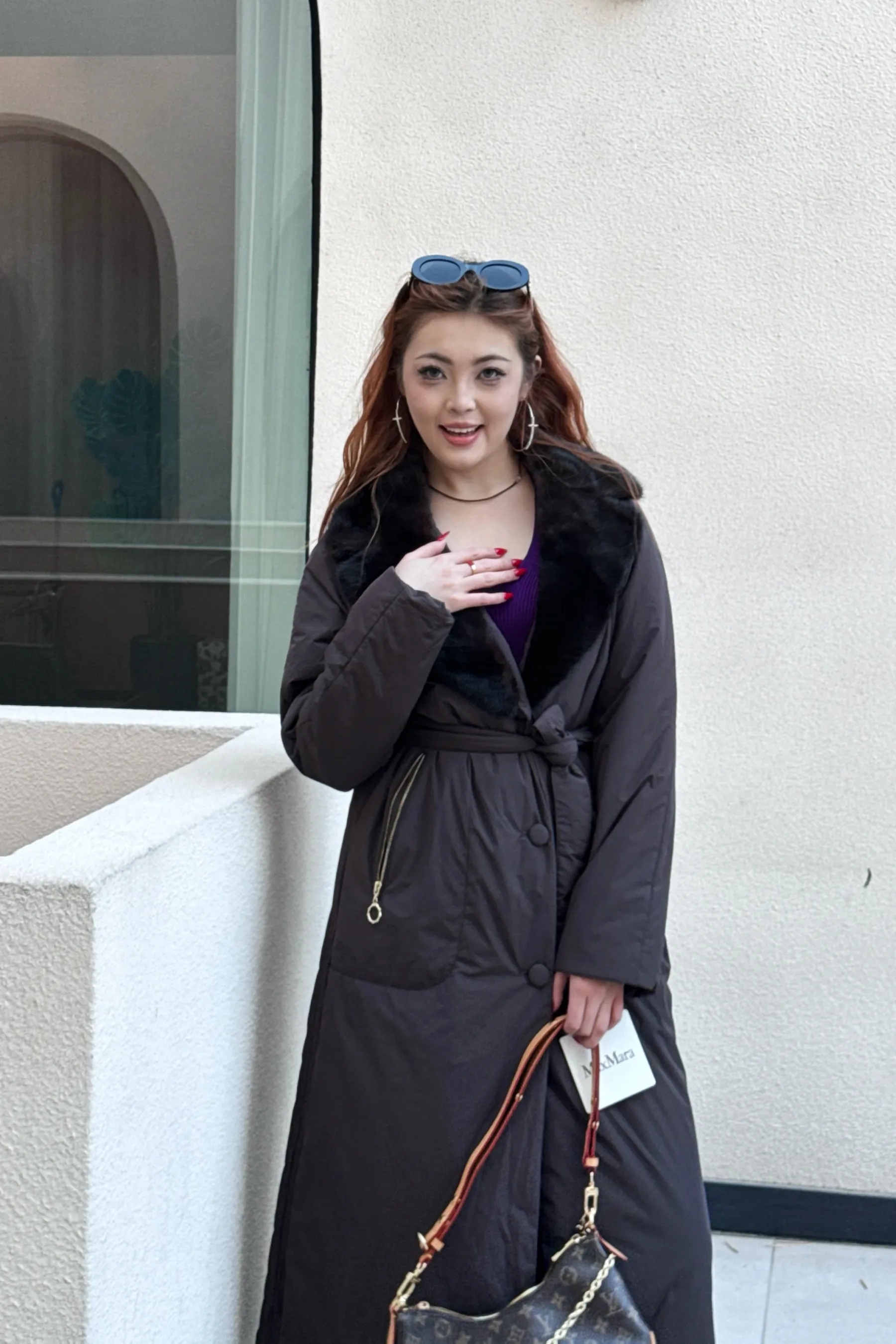 Пальто из натурального меха соболя, шоколадного цвета с поясом-V11