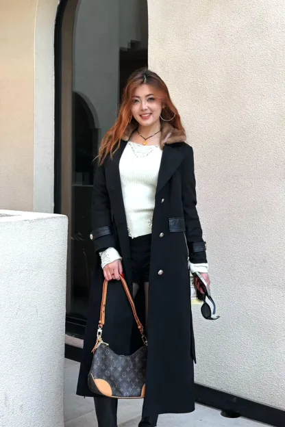 Элегантное пальто из натурального бобра с кожаными элементами, черное