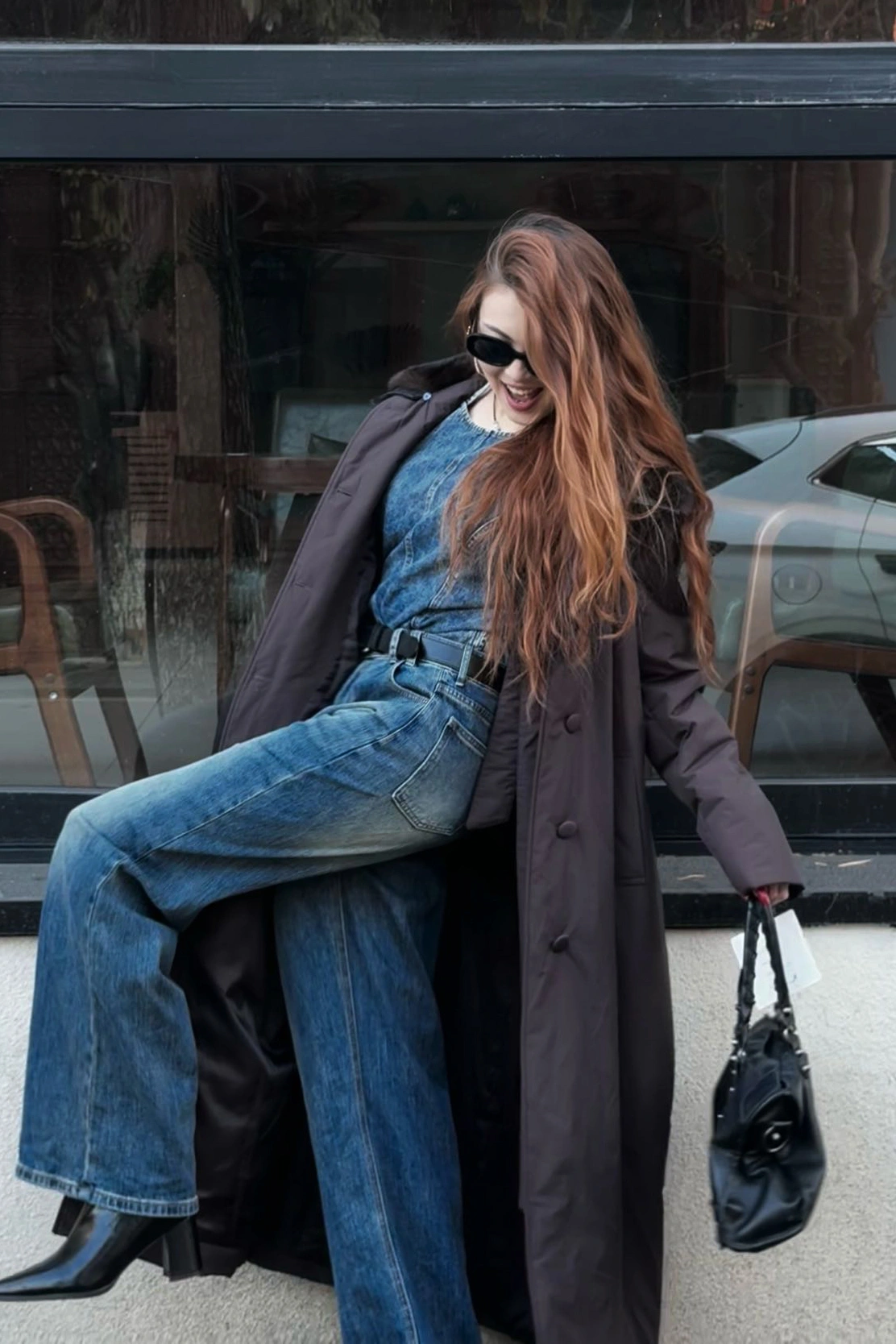 Каштановое пальто из натурального бобра с меховым воротником