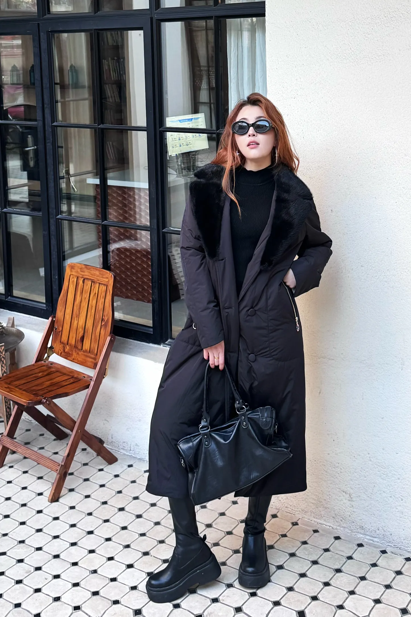 Қара түлкі жағалы ұзын жылы пальто