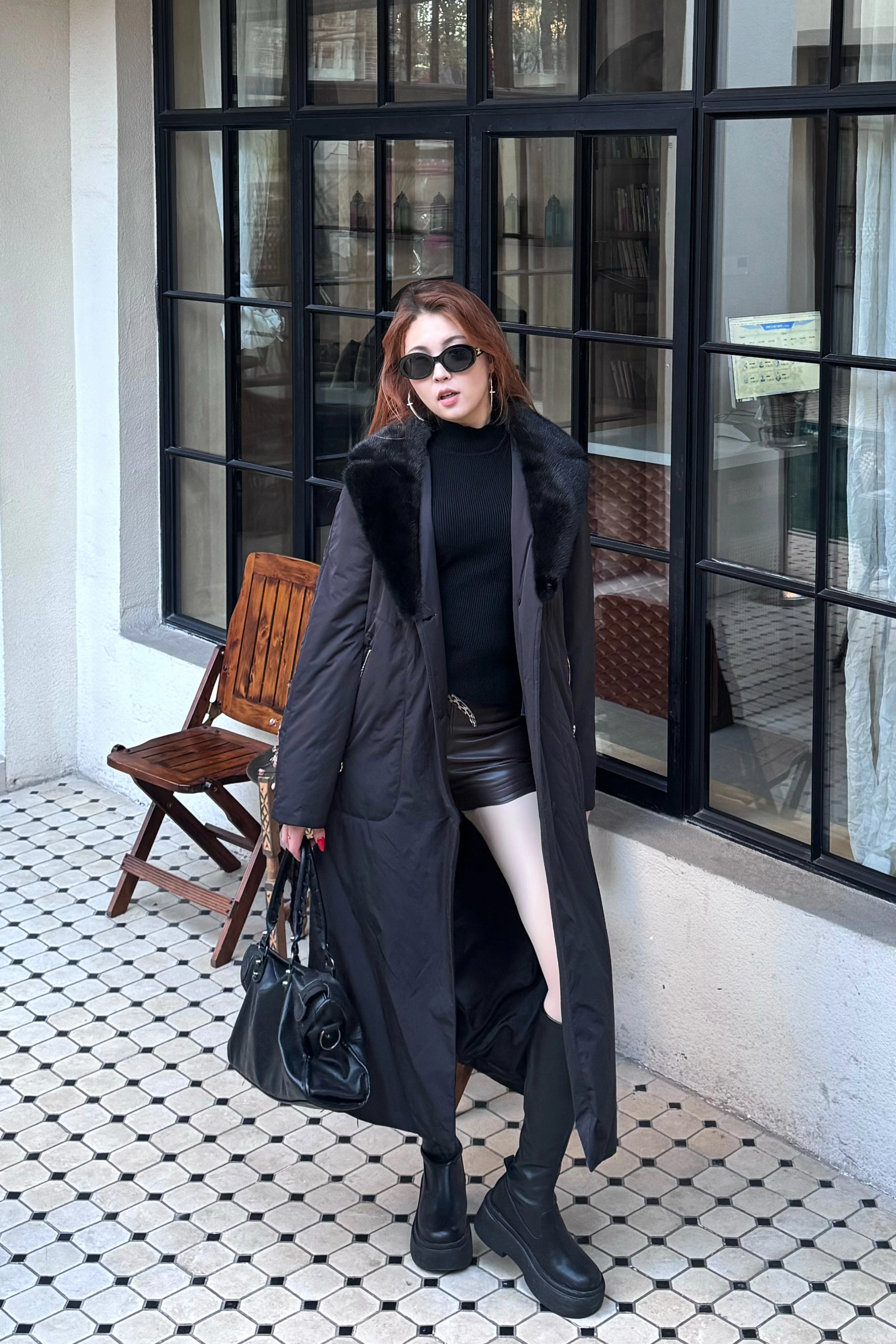 Қара түлкі жағалы ұзын жылы пальто