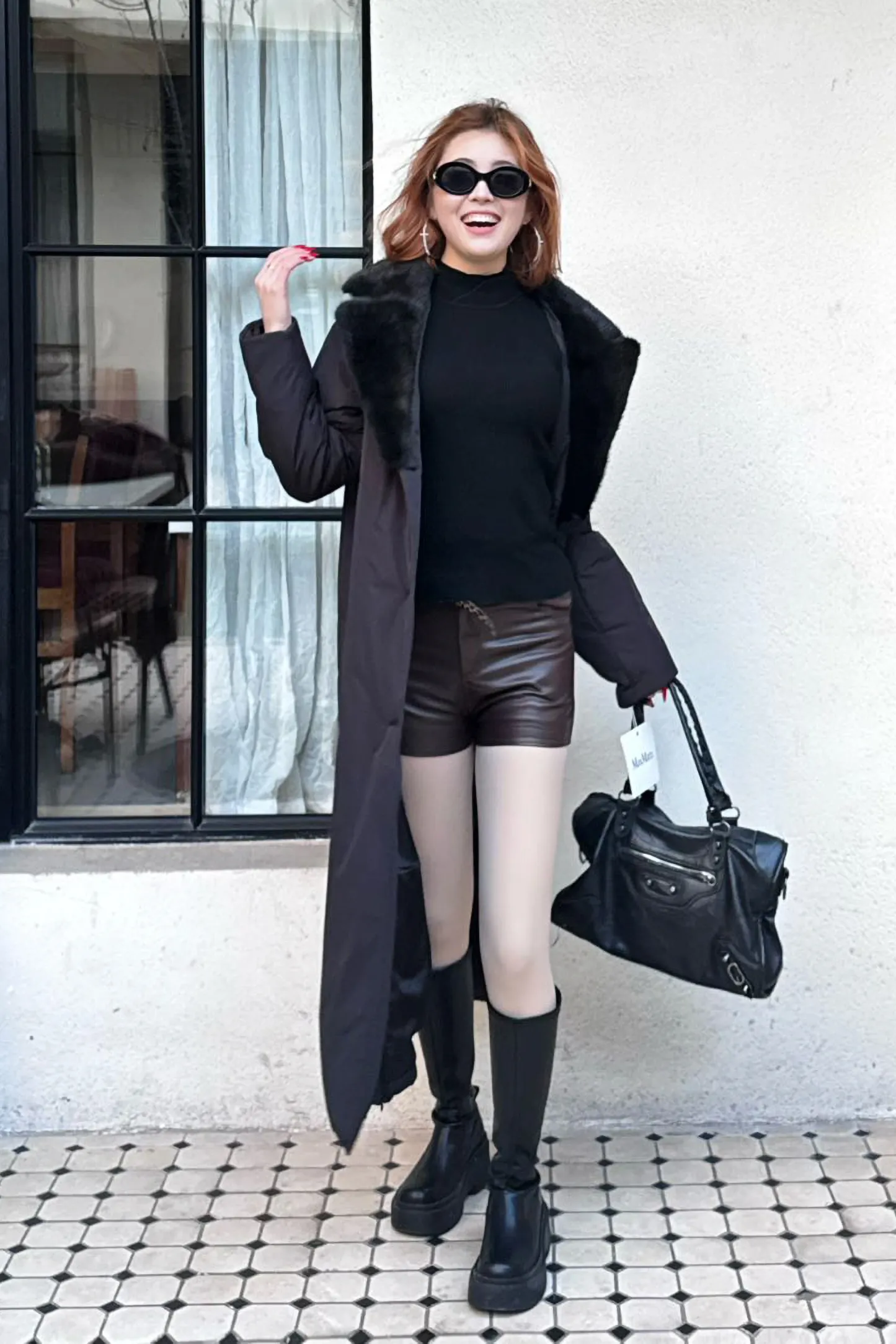 Қара түлкі жағалы ұзын жылы пальто