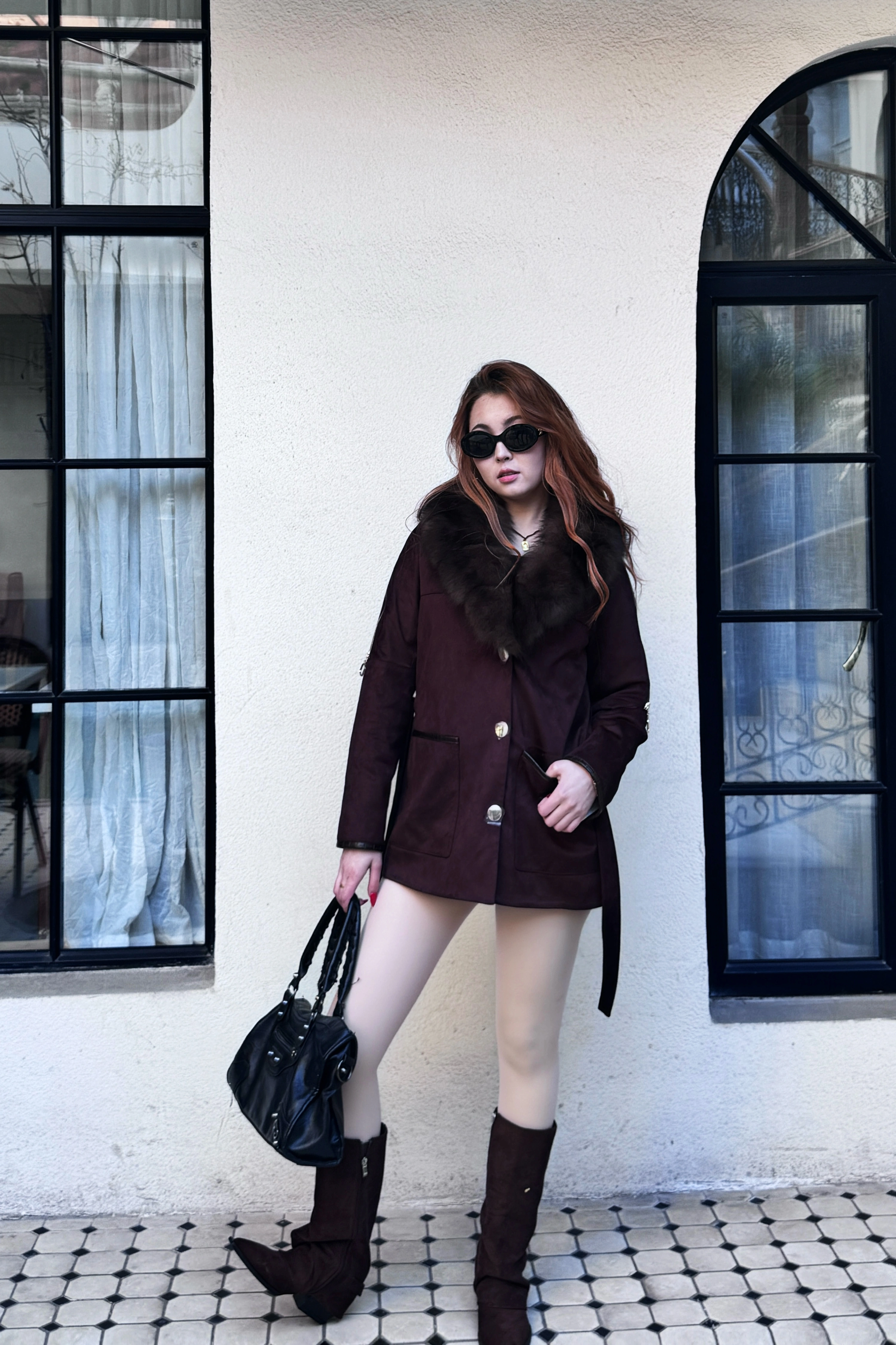 Қоңыр түлкі жағалы қысқа пальто (бір қатарлы түймелі, белбеулі)-V7