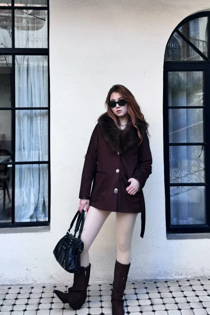 Қоңыр түлкі жағалы қысқа пальто (бір қатарлы түймелі, белбеулі)-V7