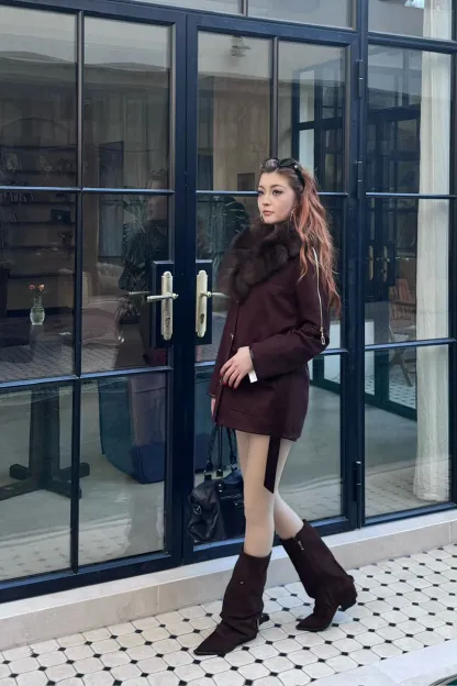 Қоңыр түлкі жағалы қысқа пальто (бір қатарлы түймелі, белбеулі)-V7