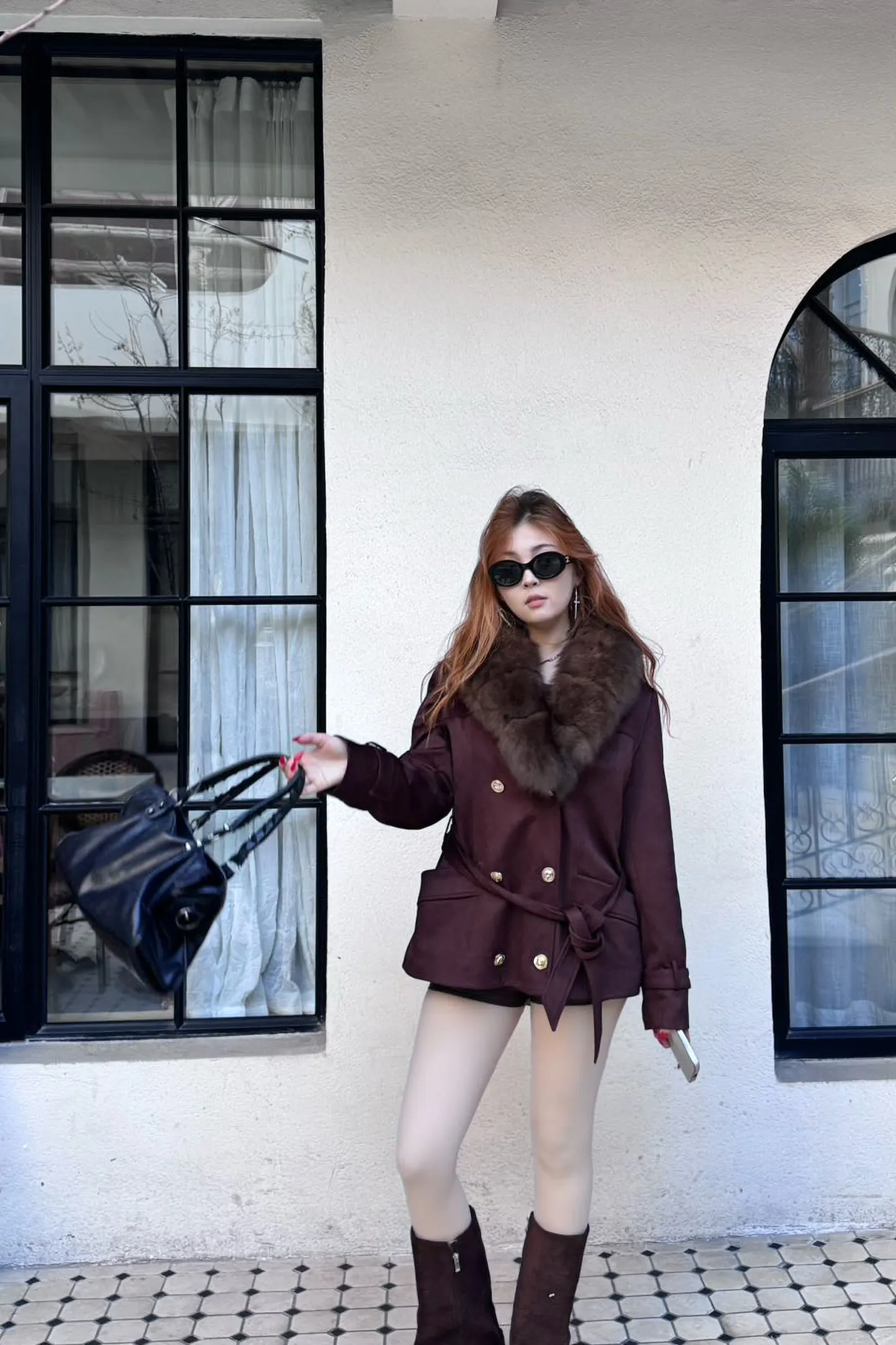 Қоңыр жағалы қысқа пальто (екі қатарлы түймелі)