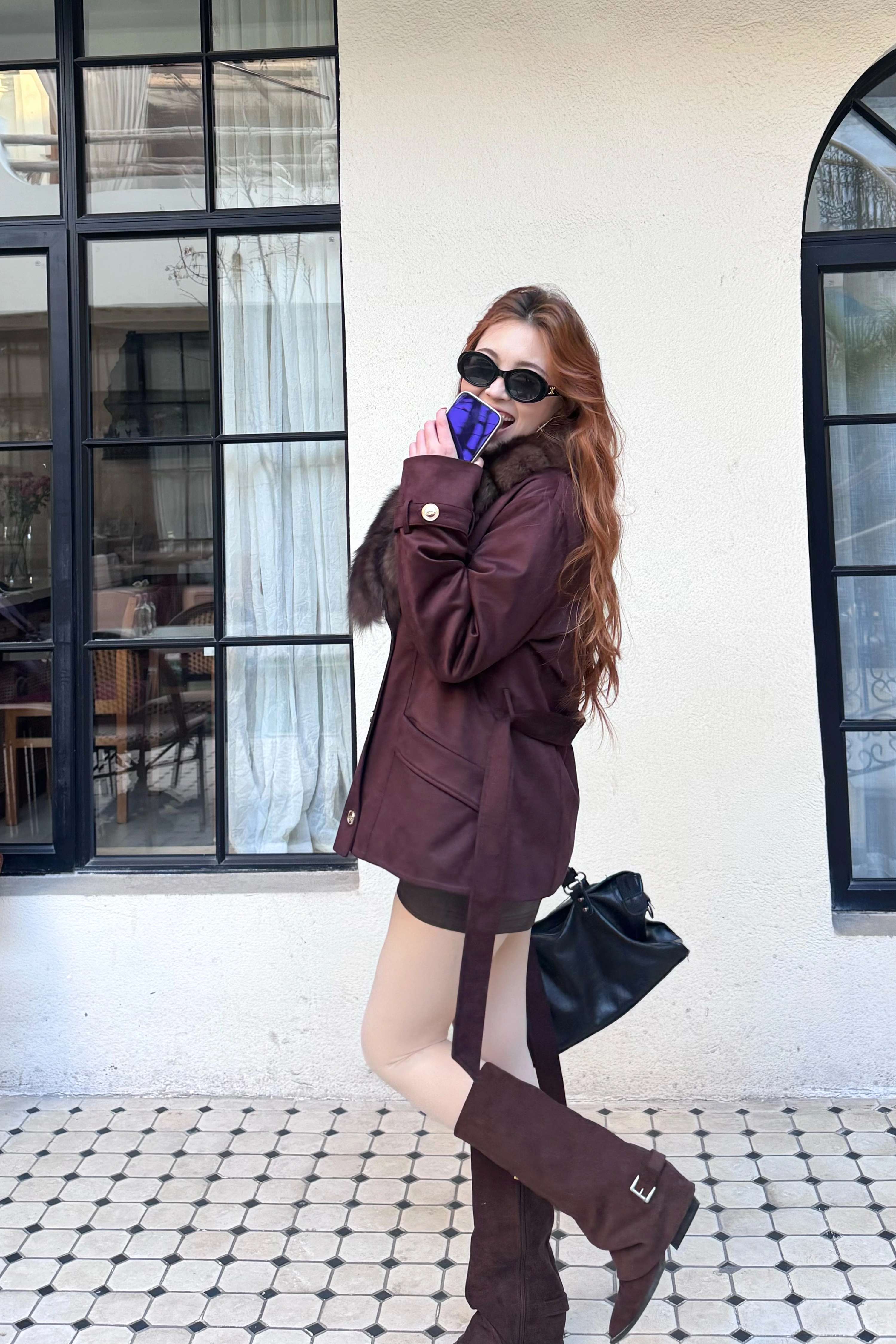 Қоңыр жағалы қысқа пальто (екі қатарлы түймелі)