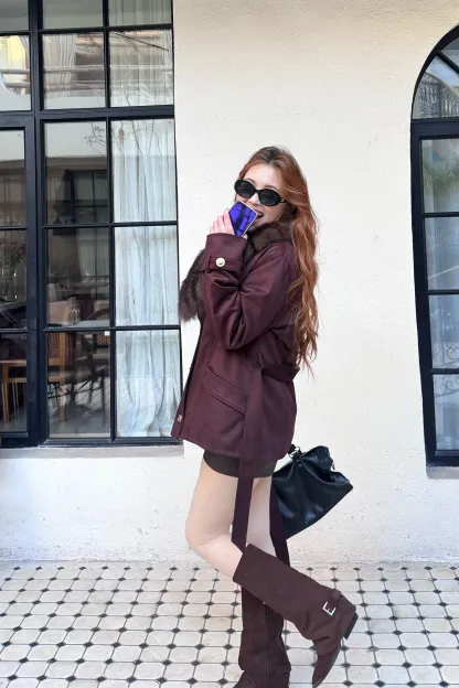 Қоңыр жағалы қысқа пальто (екі қатарлы түймелі)