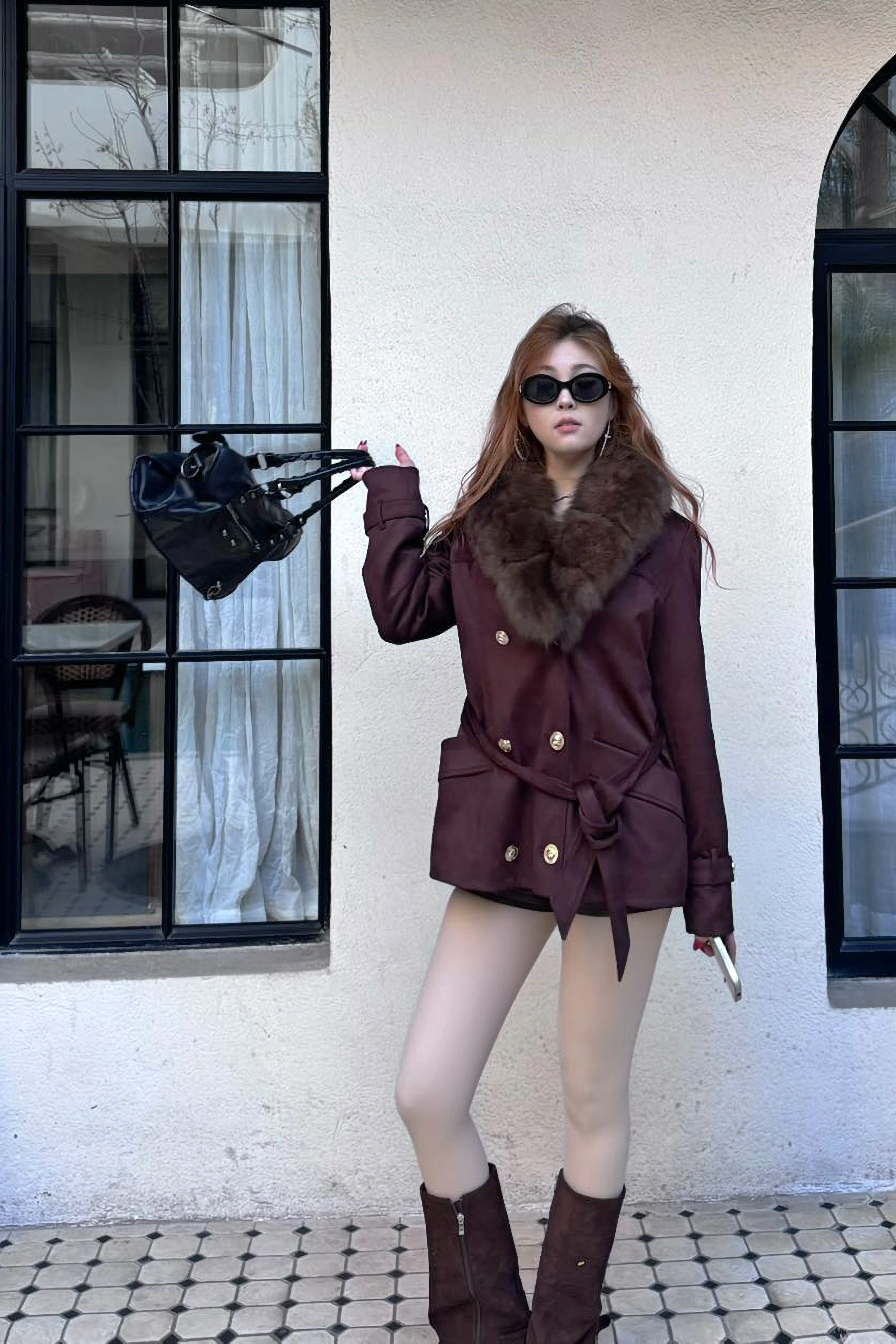 Қоңыр жағалы қысқа пальто (екі қатарлы түймелі)