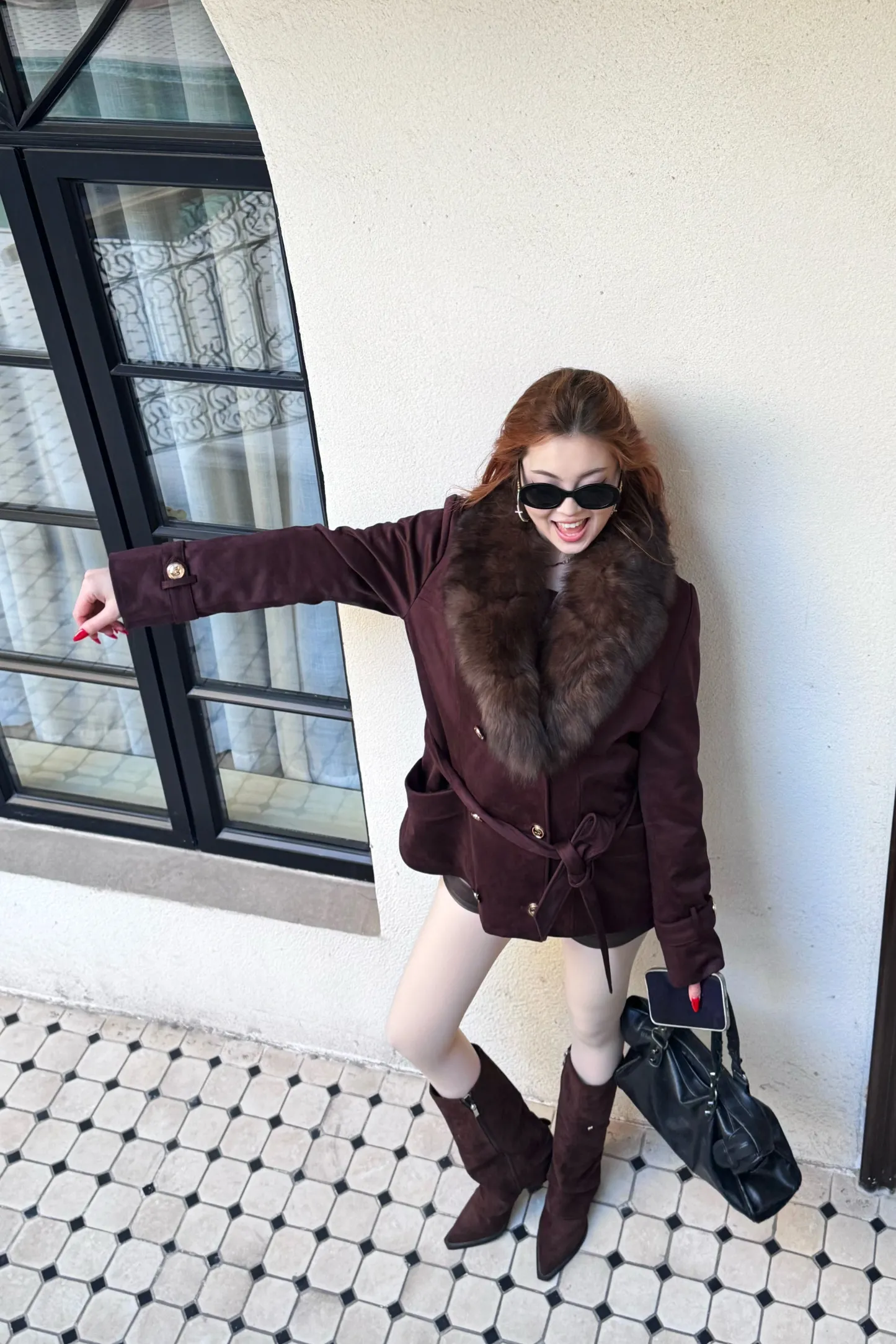 Қоңыр жағалы қысқа пальто (екі қатарлы түймелі)