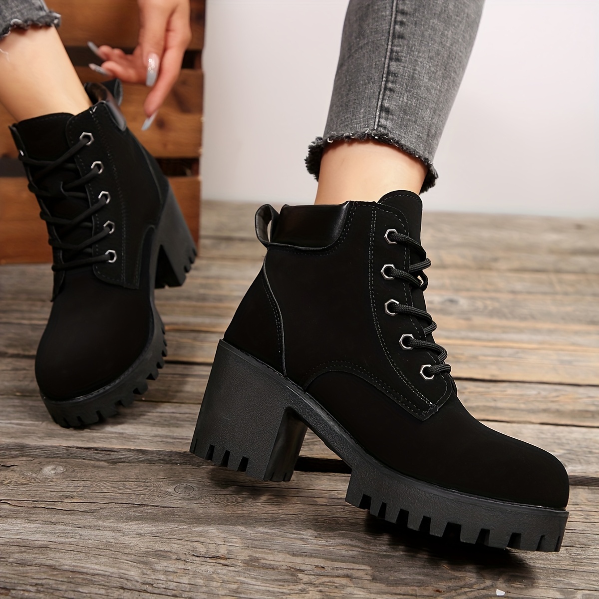 Women's Solid Color Shoelace Fashion Boots