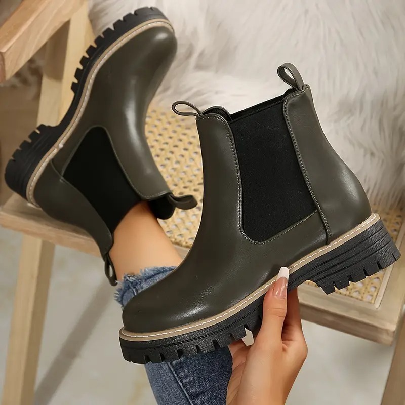 Women's Glossy Chunky Heel Chelsea Boots