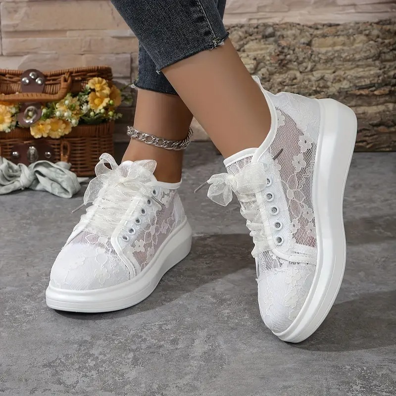 Women's Breathable Floral Lace-Up Sneakers