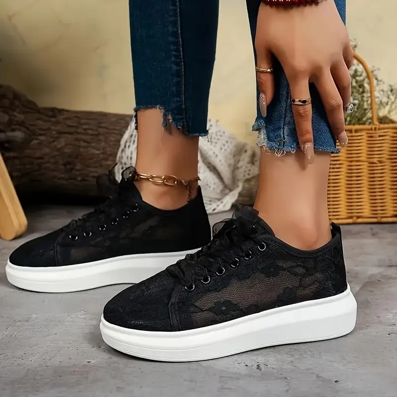 Women's Breathable Floral Lace-Up Sneakers