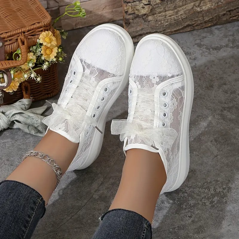 Women's Breathable Floral Lace-Up Sneakers