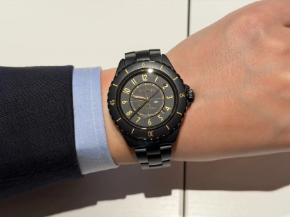 J12 GOLDEN BLACK キャリバー 12.1, 42MM H11060 2026年新作