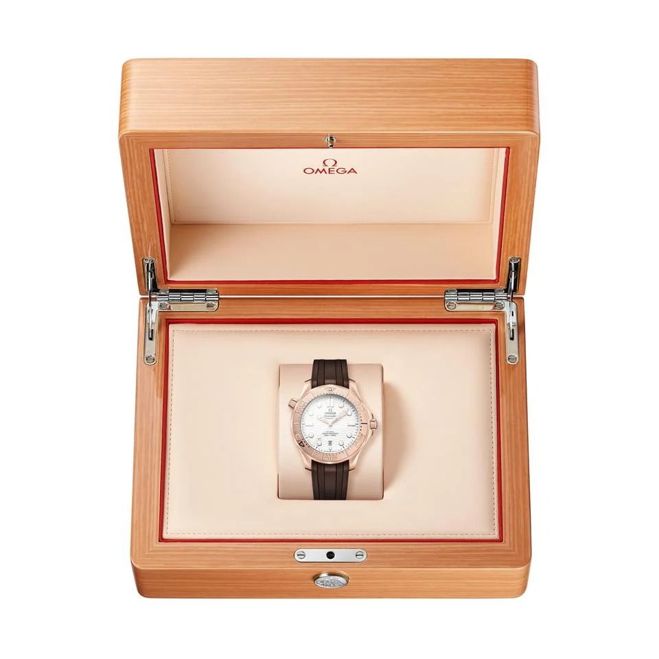 オメガ シーマスター ダイバー 300 M 42mm Sedna Gold on Rubber Strap - 210.52.42.20.04.001