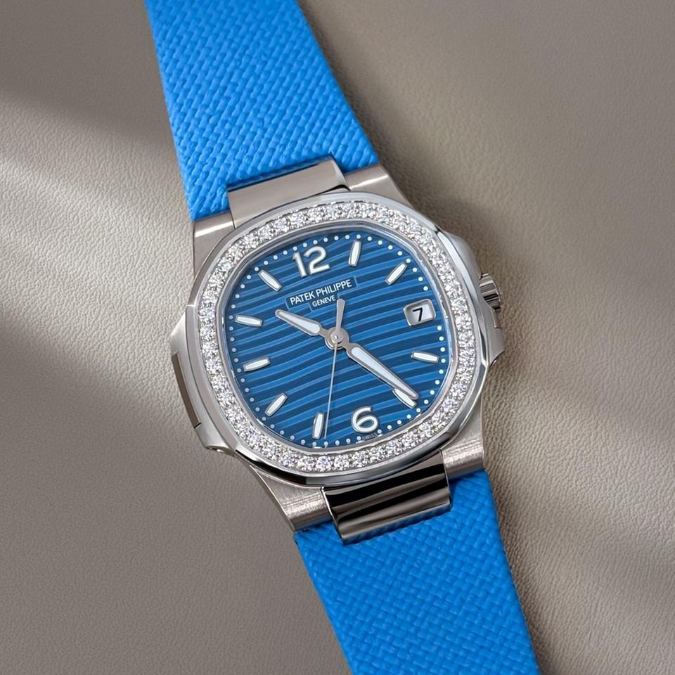 パテック フィリップ ノーチラス Nautilus Blue Diamond Bezel Blue Strap 2026 7010G-013 32mm
