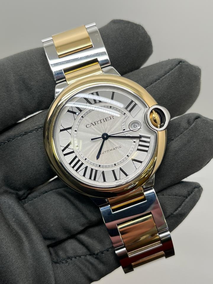 カルティエ バロン ブルー 42mm  Silver Guilloche Dial Stainless Steel and 18k Yellow Gold Bracelet W2BB0039