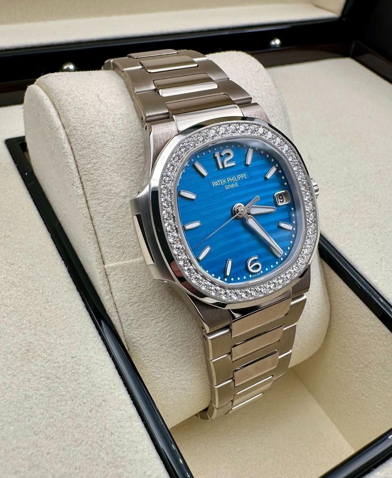 パテック フィリップ ノーチラス Nautilus Blue Lacquered Dial White Gold Diamond Bezel 7010/1G 2025 32mm