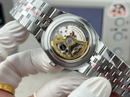 2025新作モデル ランドドゥエラー オイスター、36 mm、プラチナ、ダイヤモンド 127286TBR