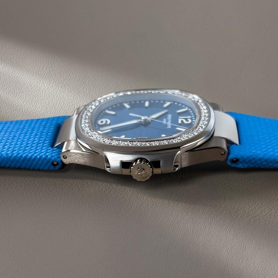 パテック フィリップ ノーチラス Nautilus Blue Diamond Bezel Blue Strap 2026 7010G-013 32mm