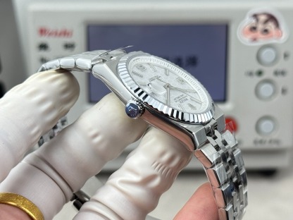 2025新作モデル ランドドゥエラー オイスター、36 mm、オイスタースチール＆ホワイトゴールド 127234