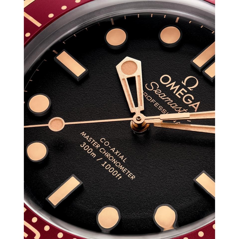 オメガ シーマスター ダイバー 300 M 42 mm - Bronze gold on Bronze gold - 210.90.42.20.01.003
