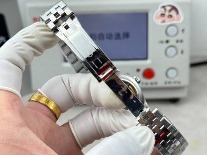 2025新作モデル ランドドゥエラー オイスター、36 mm、オイスタースチール＆ホワイトゴールド 127234