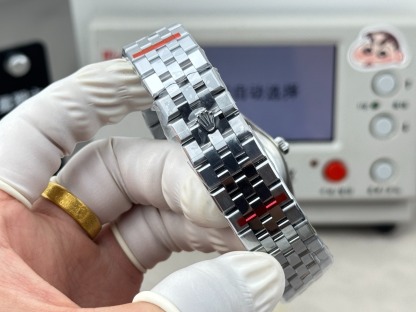 2025新作モデル ランドドゥエラー オイスター、40 mm、オイスタースチール＆ホワイトゴールド 127334