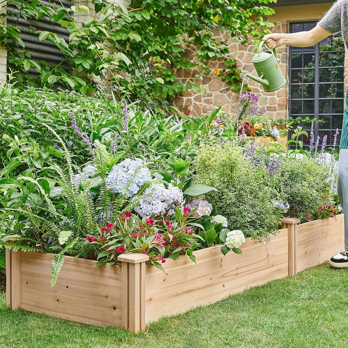 กล่องปลูกต้นไม้ยกสูงขนาดใหญ่ที่ทำจากไม้