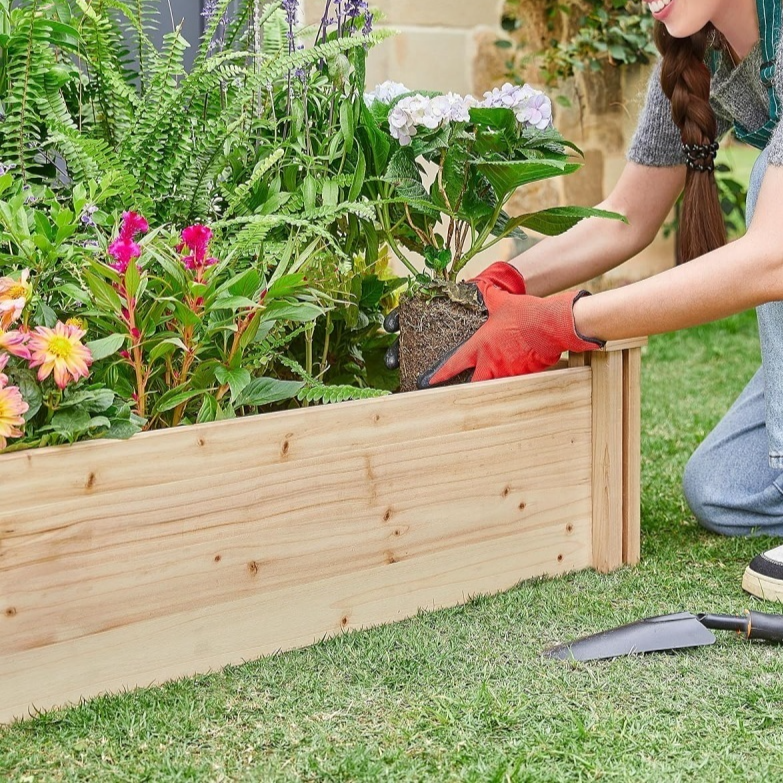 กล่องปลูกต้นไม้ยกสูงขนาดใหญ่ที่ทำจากไม้