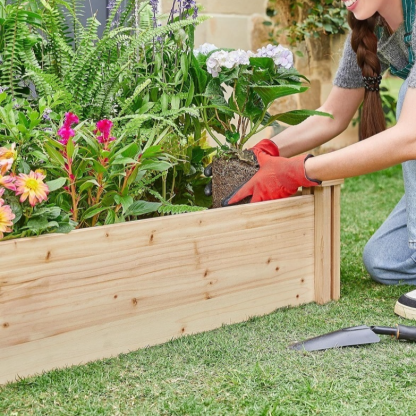 กล่องปลูกต้นไม้ยกสูงขนาดใหญ่ที่ทำจากไม้