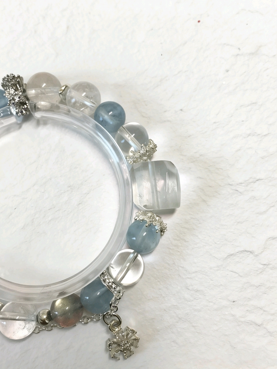 Product Title：Haiyue Sends Affection · Aquamarine & Gray Moonstone Love Bracelet, White Crystal Bracelet for Attracting Romantic Connections & Happiness