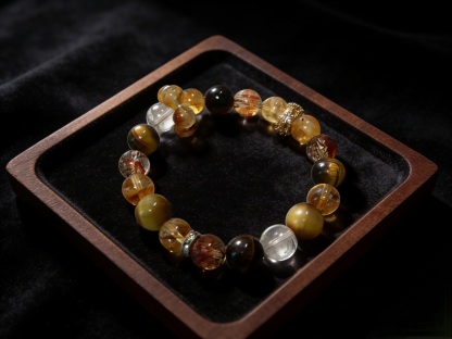 Five Elements Earth · Hou Rang Fortune-Stabilizing Crystal Bracelet (Solid Blessing Style)