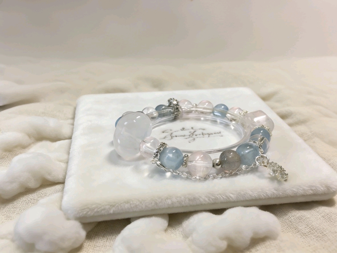 Product Title：Haiyue Sends Affection · Aquamarine & Gray Moonstone Love Bracelet, White Crystal Bracelet for Attracting Romantic Connections & Happiness