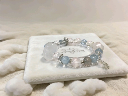 Product Title：Haiyue Sends Affection · Aquamarine & Gray Moonstone Love Bracelet, White Crystal Bracelet for Attracting Romantic Connections & Happiness