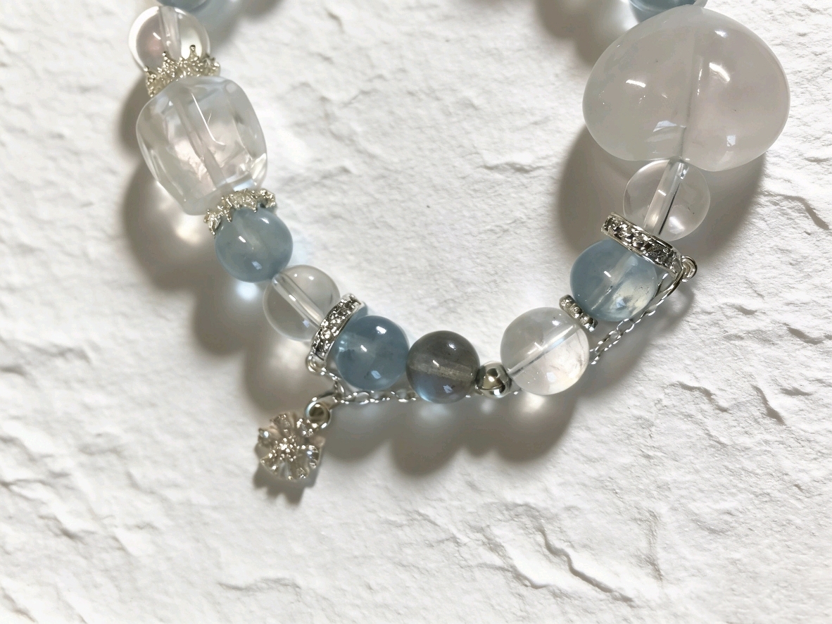 Product Title：Haiyue Sends Affection · Aquamarine & Gray Moonstone Love Bracelet, White Crystal Bracelet for Attracting Romantic Connections & Happiness