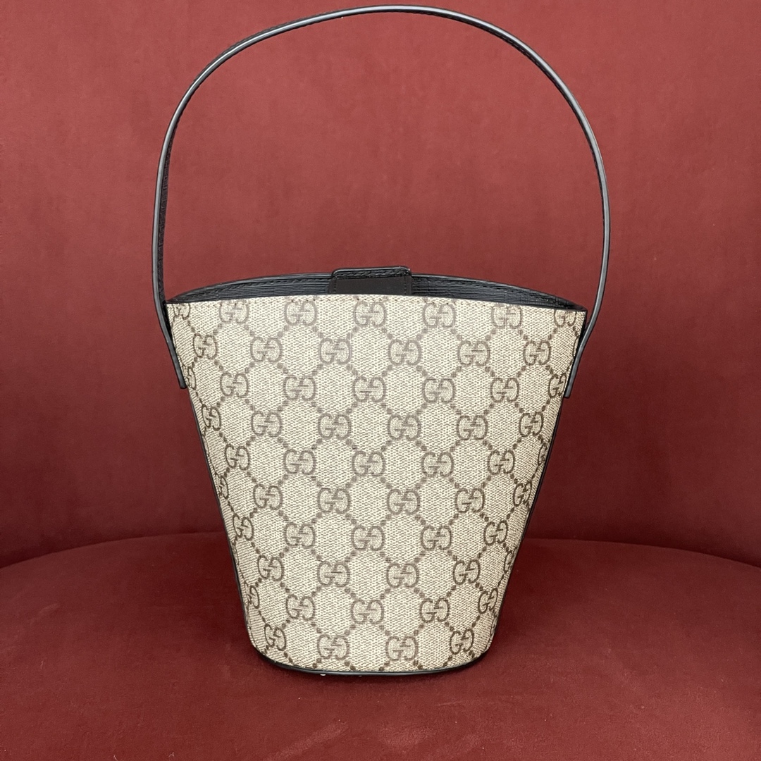 GG Tote儿童包 原厂皮 型号 606193 尺寸 11x16.5x11 小小巧巧一只，嫩黄色很适合春夏 高颜值回头率蹭蹭上涨，必冲无疑 P