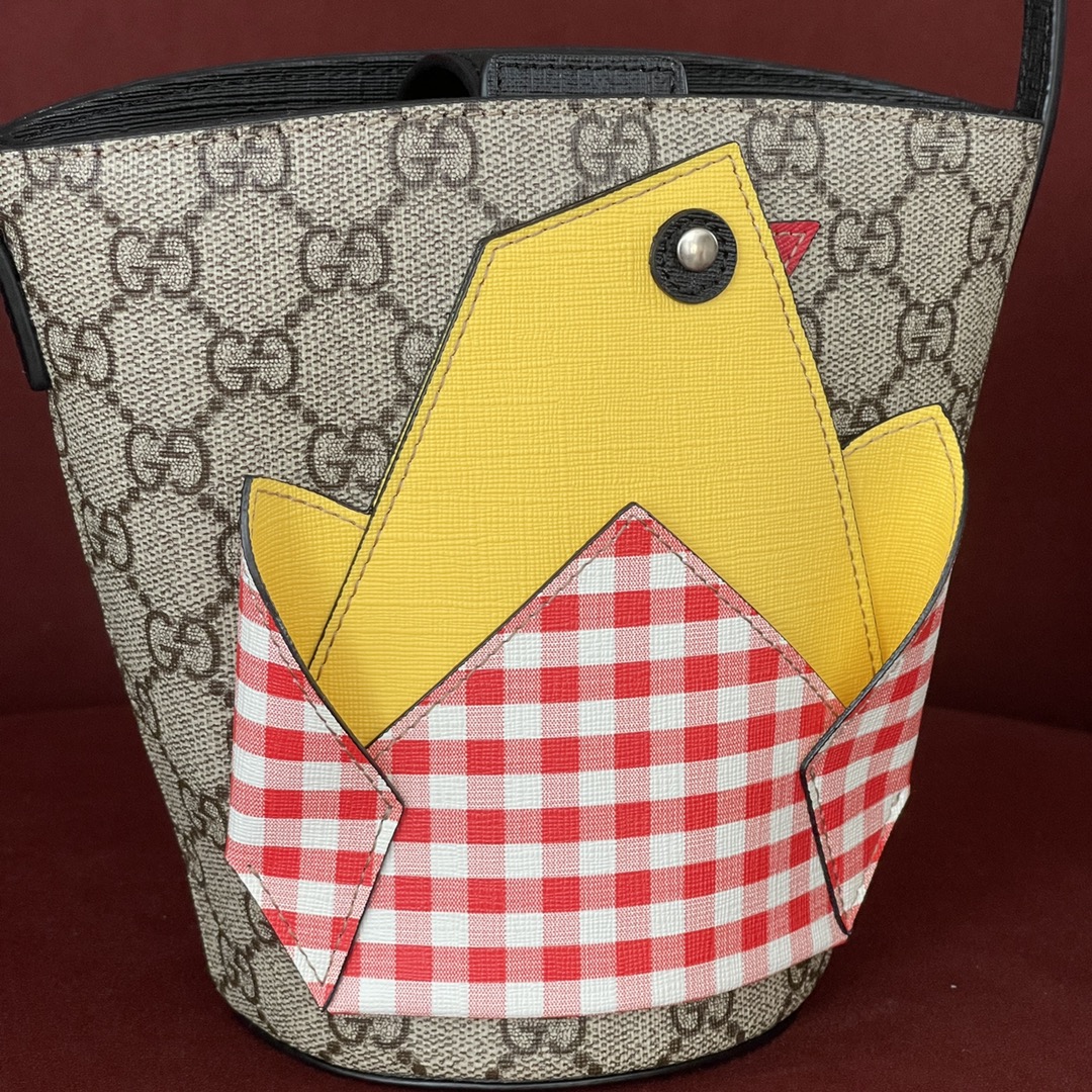 GG Tote儿童包 原厂皮 型号 606193 尺寸 11x16.5x11 小小巧巧一只，嫩黄色很适合春夏 高颜值回头率蹭蹭上涨，必冲无疑 P