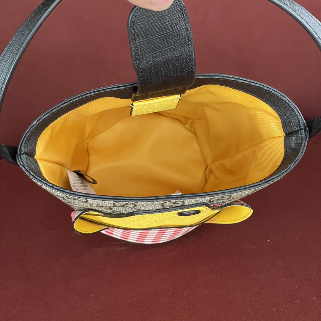 GG Tote儿童包 原厂皮 型号 606193 尺寸 11x16.5x11 小小巧巧一只，嫩黄色很适合春夏 高颜值回头率蹭蹭上涨，必冲无疑 P